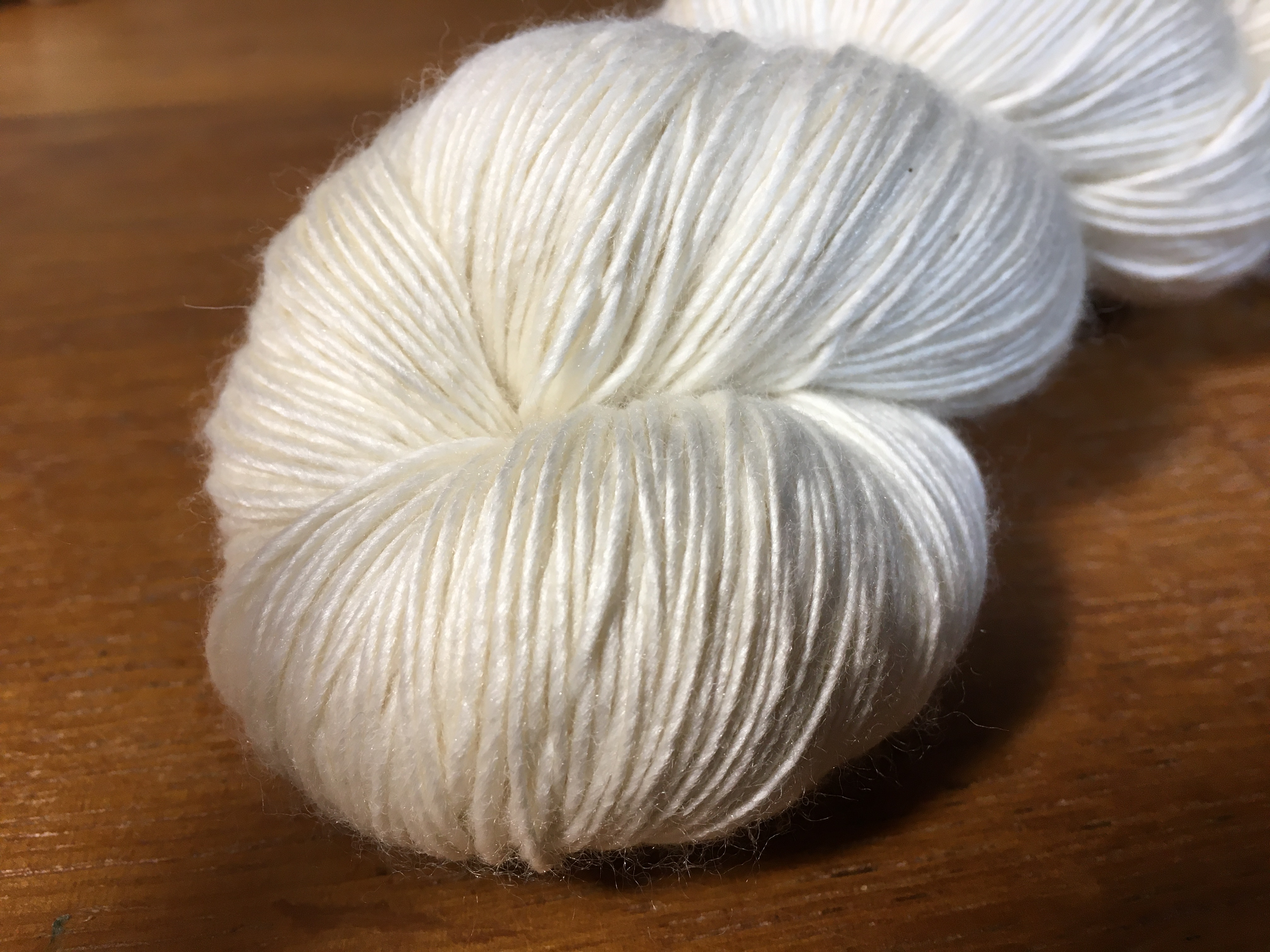 Sock Weight Single Ply 75% Superwash Extrafine (19.5 micron) Merino Wool 25% Silk Yarn 1 x 100gm Hank
